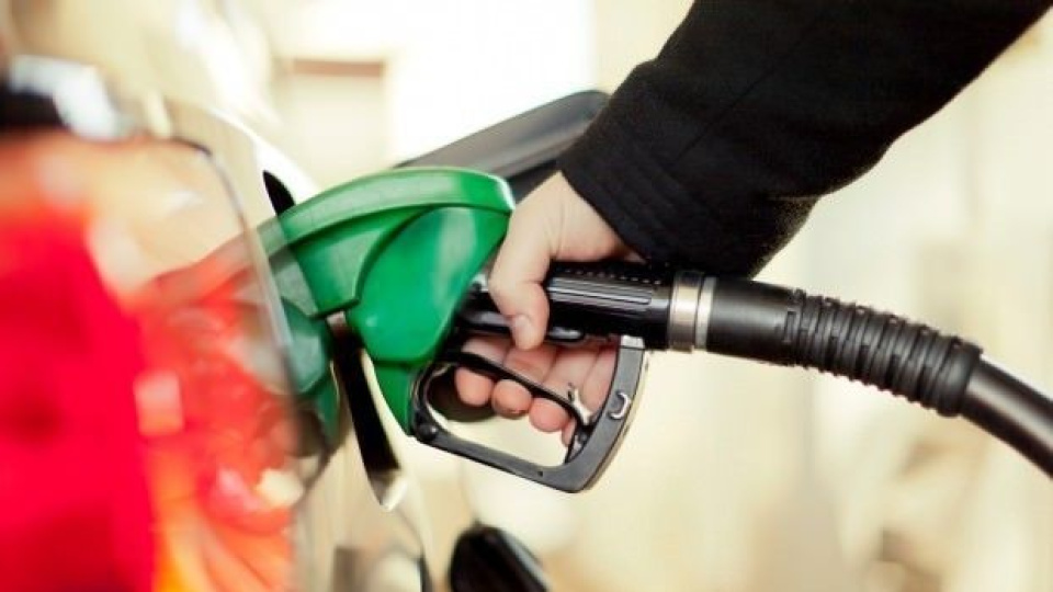 ABD’de benzin fiyatları 5 dolara yaklaştı