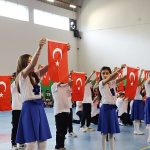 Bayındır’da 23 Nisan Coşkusu: Geleceğin Başkanları Makamı Devraldı