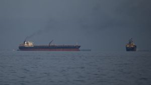 İran ordusu bir petrol tankerine el koydu