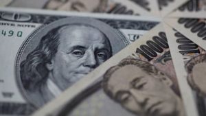 Japon yeni müdahale spekülasyonuyla sert yükseldi