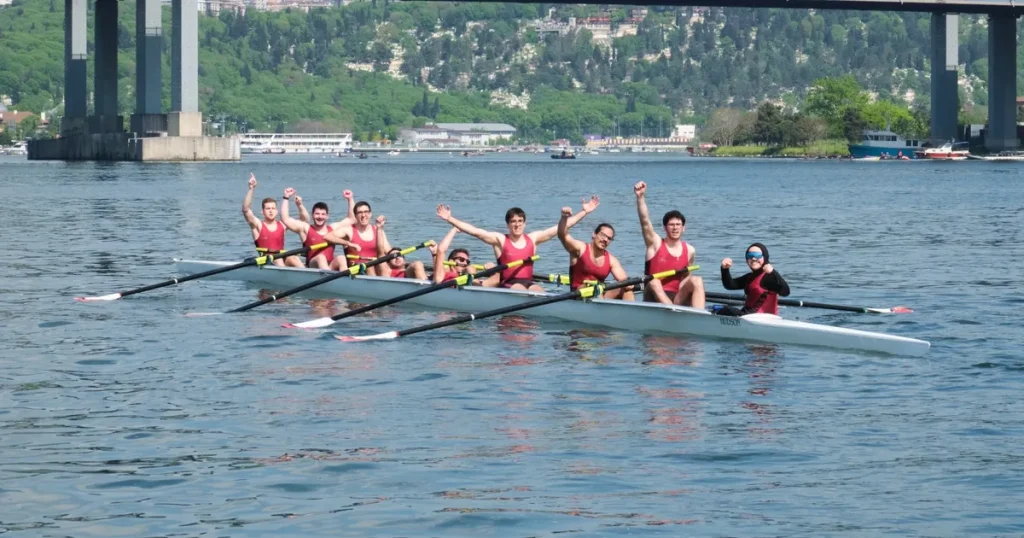 Koç Üniversitesi, 12. Haliç Dostluk Kupası’nda Güçlü Performansıyla   Öne Çıktı