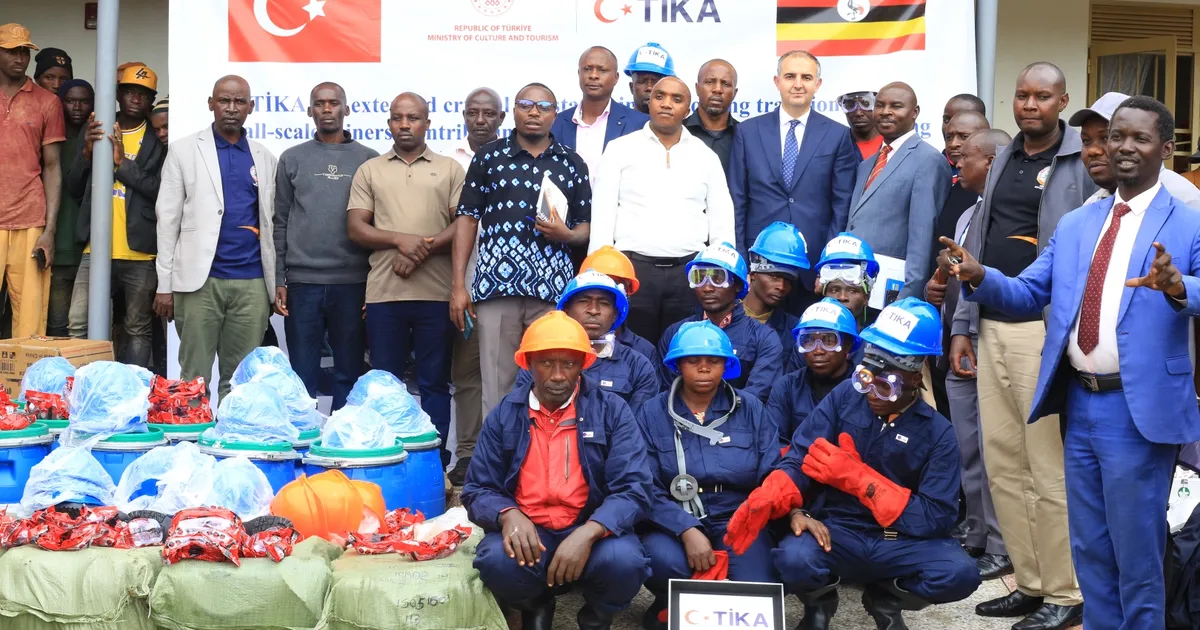 TİKA’dan Uganda’daki Küçük Ölçekli Madencilere Ekipman Desteği