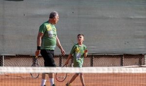 Yenişehir’de kuşaklar kortta buluştu